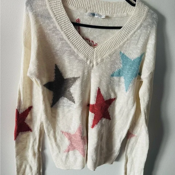 Star Patterned V-Neck Sweater - Picture 1 of 1